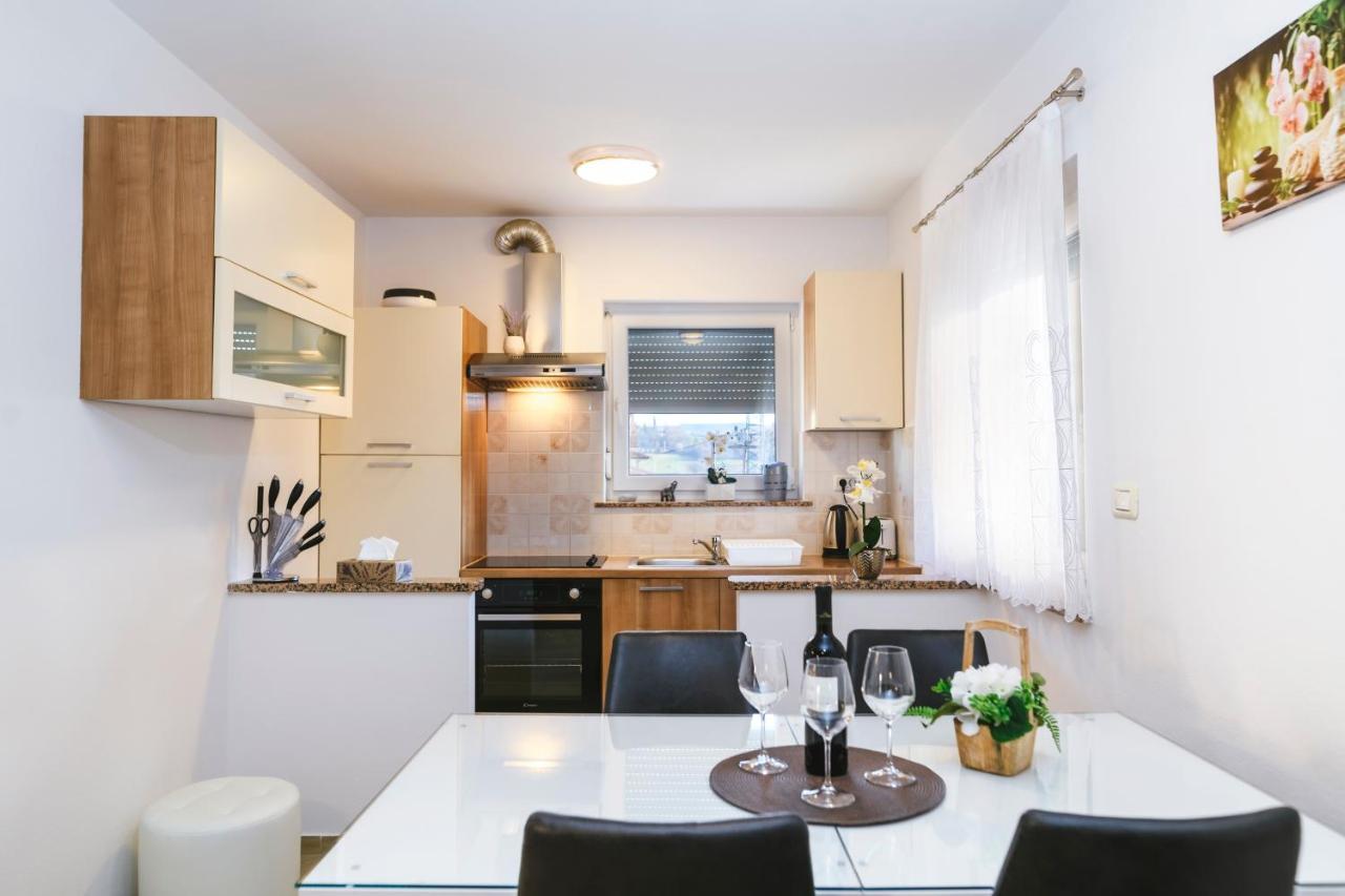 Apartments Mirela โคเปร์ ภายนอก รูปภาพ