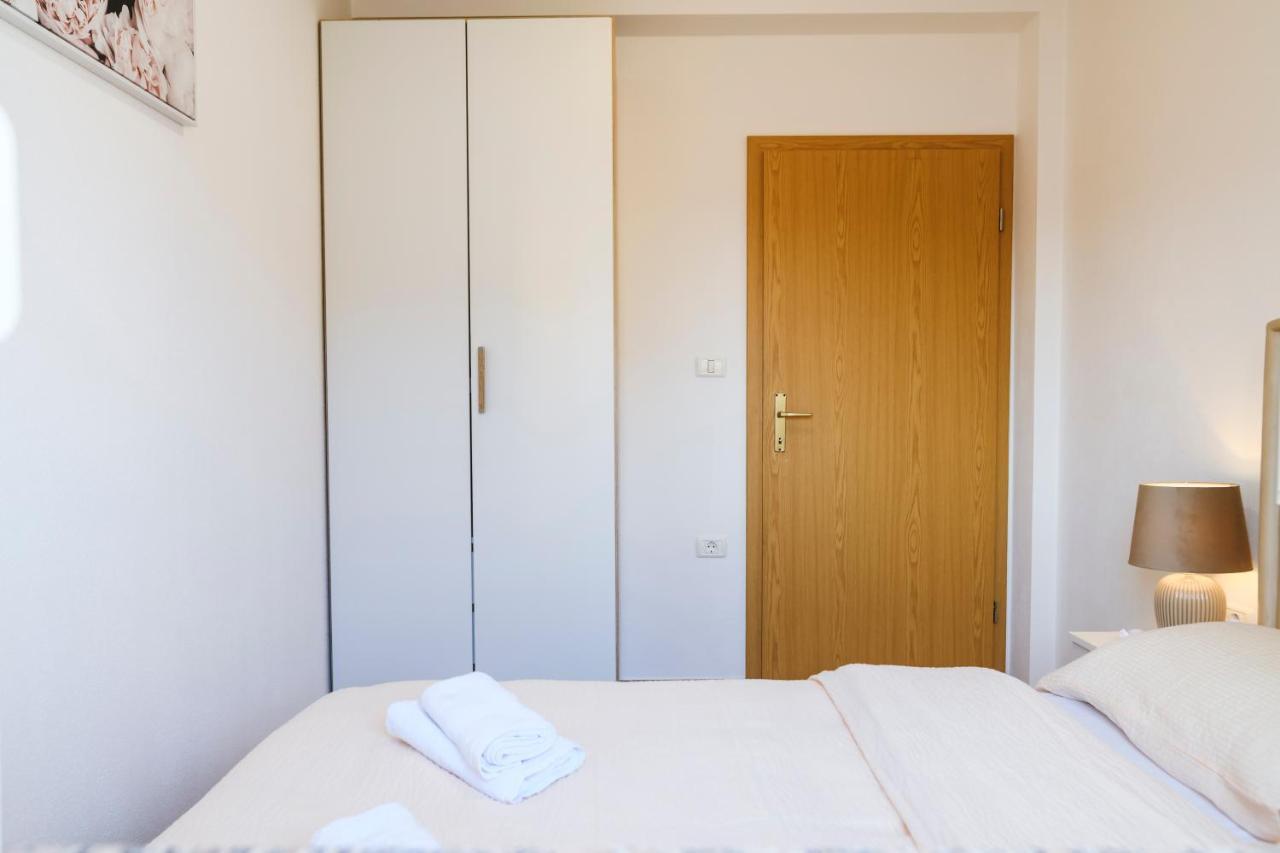 Apartments Mirela โคเปร์ ภายนอก รูปภาพ