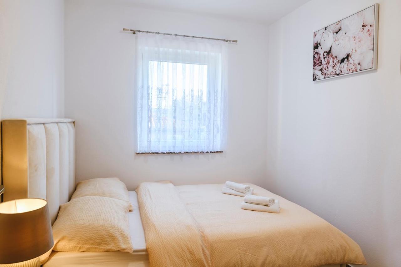 Apartments Mirela โคเปร์ ภายนอก รูปภาพ