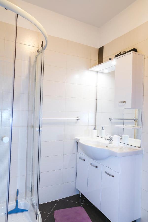Apartments Mirela โคเปร์ ภายนอก รูปภาพ