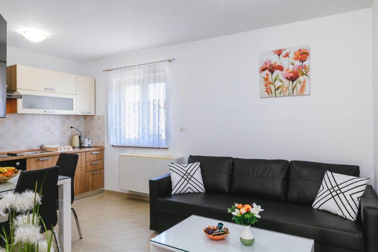 Apartments Mirela โคเปร์ ภายนอก รูปภาพ